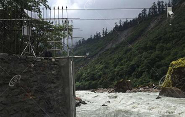 Solar power supply system for hydrometeorological monitoring